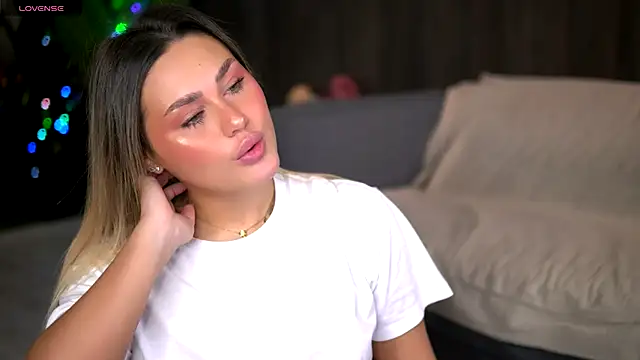 KayaAzur online show from November 28, 2025, 6:02 am