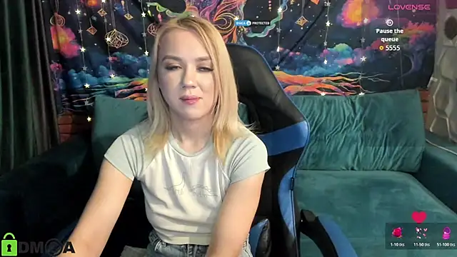 CrystalGirl99 online show from March 10, 2026, 7:45 am