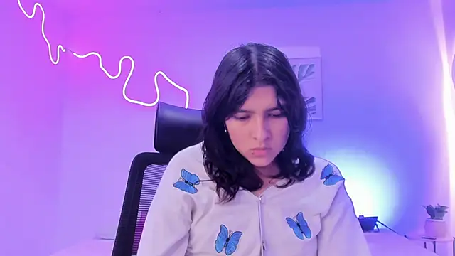 Snapshot of Cherrydollxx chatting on November 15, 2025, 12:31 pm Cherrydollxx online show from November 15, 2025, 12:31 pm