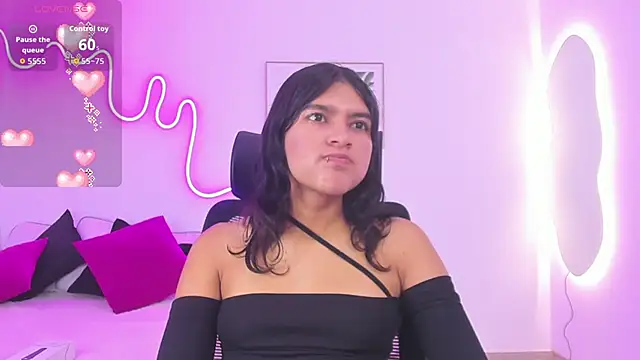 Snapshot of Cherrydollxx chatting on October 8, 2025, 11:45 am Cherrydollxx online show from October 8, 2025, 11:45 am