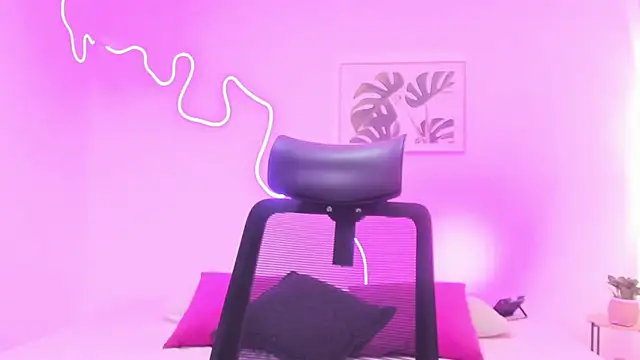 Snapshot of Cherrydollxx chatting on November 1, 2025, 12:21 pm Cherrydollxx online show from November 1, 2025, 12:21 pm