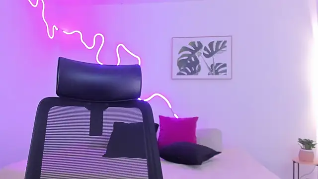 Snapshot of Cherrydollxx chatting on October 23, 2025, 12:26 pm Cherrydollxx online show from October 23, 2025, 12:26 pm