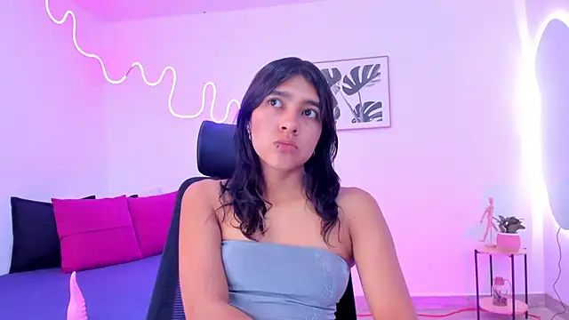 Snapshot of Cherrydollxx chatting on September 20, 2025, 12:32 pm Cherrydollxx online show from September 20, 2025, 12:32 pm