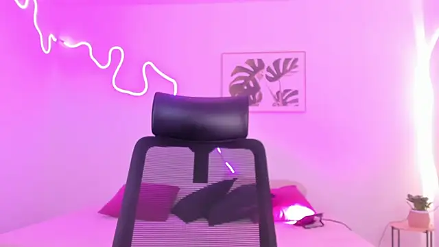 Snapshot of Cherrydollxx chatting on October 26, 2025, 12:49 pm Cherrydollxx online show from October 26, 2025, 12:49 pm