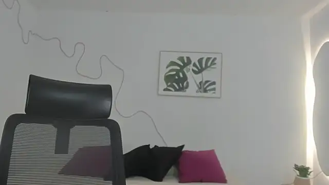 Snapshot of Cherrydollxx chatting on October 25, 2025, 12:04 pm Cherrydollxx online show from October 25, 2025, 12:04 pm