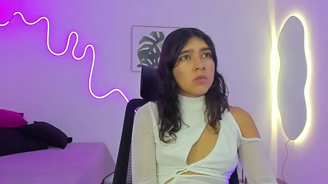 Snapshot of Cherrydollxx chatting on October 5, 2025, 11:56 am Cherrydollxx online show from October 5, 2025, 11:56 am