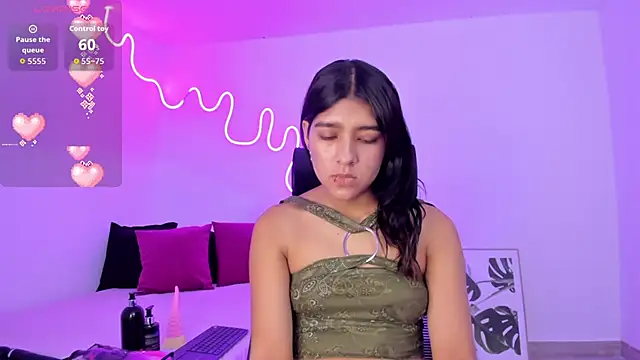 Snapshot of Cherrydollxx chatting on September 17, 2025, 11:45 am Cherrydollxx online show from September 17, 2025, 11:45 am