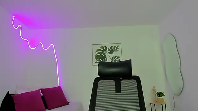 Snapshot of Cherrydollxx chatting on September 26, 2025, 12:01 pm Cherrydollxx online show from September 26, 2025, 12:01 pm