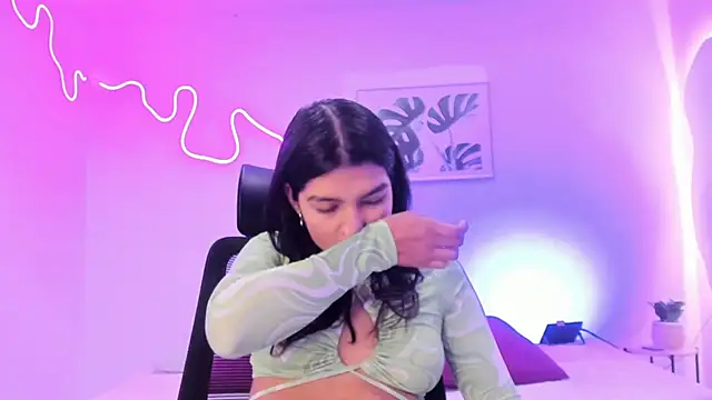 Snapshot of Cherrydollxx chatting on November 16, 2025, 11:59 am Cherrydollxx online show from November 16, 2025, 11:59 am