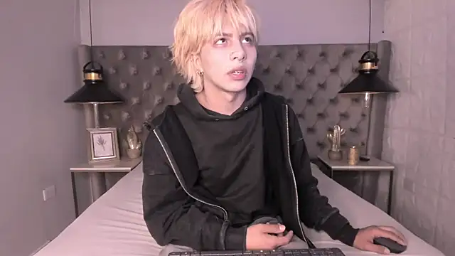 OliIverr22 online show from November 7, 2025, 7:51 pm