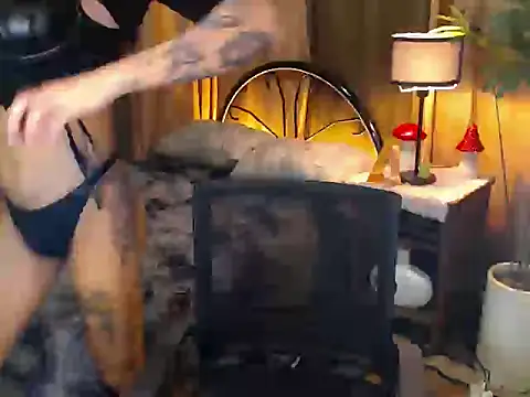 WILDROXIE online show from September 18, 2025, 10:35 pm