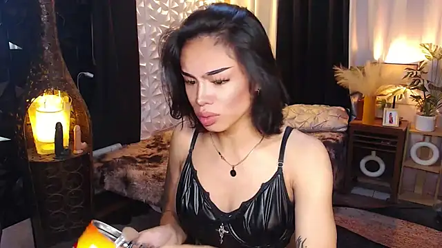 WILDROXIE online show from October 18, 2025, 10:45 pm