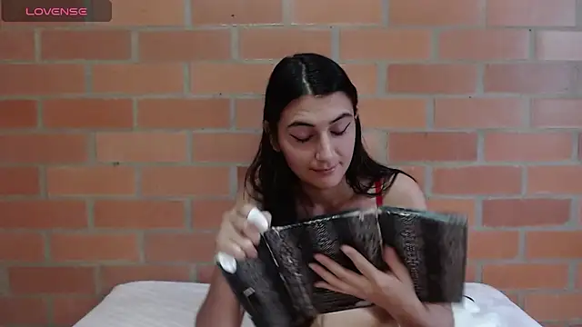 Montserrat Jay online show from October 4, 2025, 3:24 pm