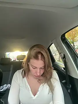 Chloemillerrxx online show from November 18, 2025, 2:42 pm