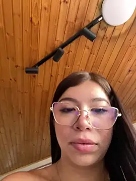 Snapshot of Maddy_Piink chatting on February 3, 2026, 8:58 pm Maddy Piink online show from February 3, 2026, 8:58 pm