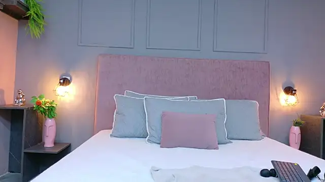 Camila Hill  online show from September 11, 2025, 12:49 pm