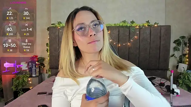 LanaMills  online show from March 31, 2026, 5:09 am