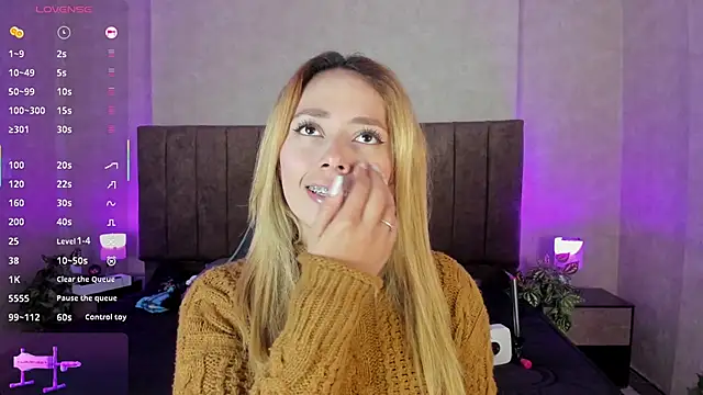 LanaMills  online show from December 19, 2025, 4:16 am