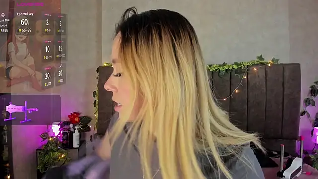 LanaMills  online show from April 13, 2026, 5:11 am