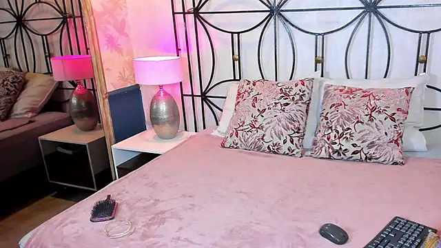 Nahomi key  online show from November 25, 2025, 7:47 pm