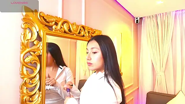 Nahomi key  online show from September 18, 2025, 8:01 pm