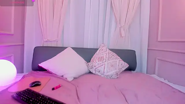 Nahomi key  online show from September 11, 2025, 9:04 pm