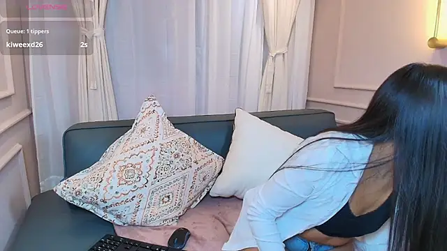 Nahomi key  online show from November 21, 2025, 7:46 pm