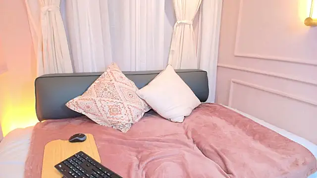 Nahomi key  online show from October 11, 2025, 7:59 pm