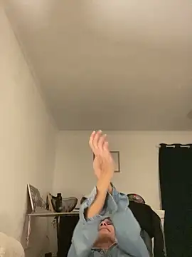 Snapshot of Chris06d22@xh chatting on October 13, 2025, 6:42 pm Chris06d22xh online show from October 13, 2025, 6:42 pm