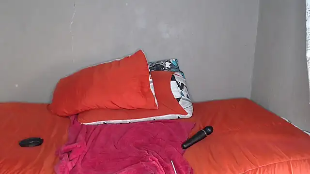 Lunalee online show from February 10, 2026, 3:44 pm