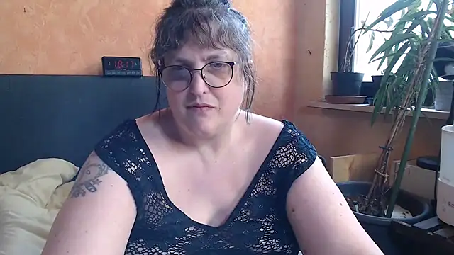 Snapshot of ladyfrombonn chatting on April 16, 2026, 4:19 pm ladyfrombonn online show from April 16, 2026, 4:19 pm