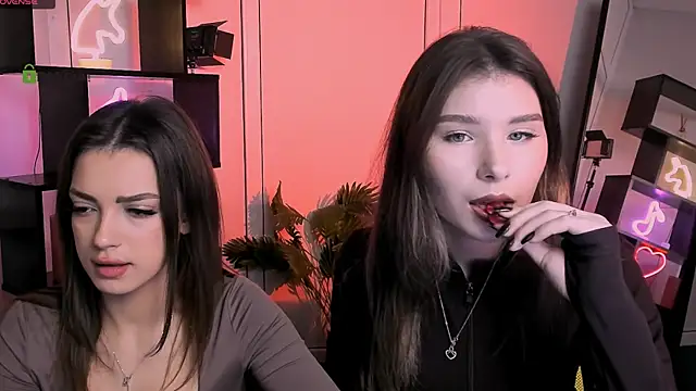 lily morty online show from November 9, 2025, 7:18 pm