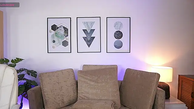 MilaCrave online show from September 9, 2025, 11:41 am