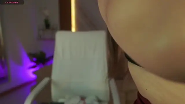 MilaCrave online show from January 7, 2026, 11:48 am