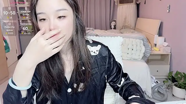 Y2Luvk online show from October 24, 2025, 8:52 pm