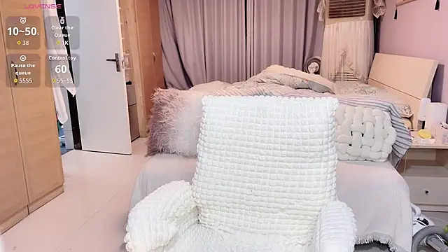 Y2Luvk online show from October 25, 2025, 7:47 pm