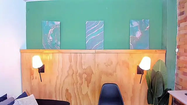 halleylorens online show from April 1, 2026, 12:06 pm