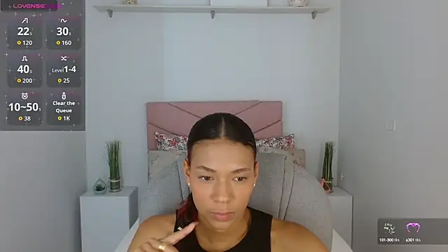 SarayVega  online show from October 3, 2025, 7:15 pm