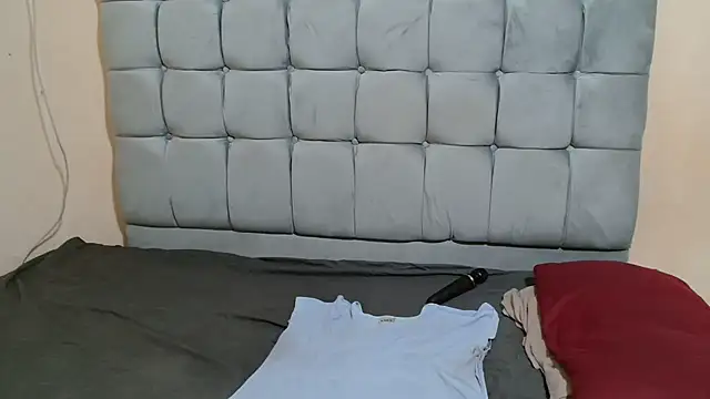 curveAss222 online show from November 25, 2025, 2:45 am