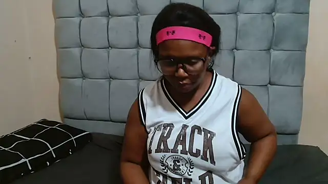 curveAss222 online show from November 16, 2025, 4:01 pm