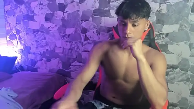 ZYZZ1312 online show from April 17, 2026, 5:32 am