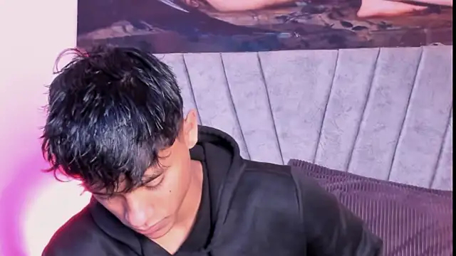 ZYZZ1312 online show from October 31, 2025, 6:04 pm