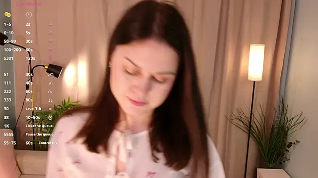 lisabaus online show from December 16, 2025, 7:12 am