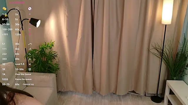 lisabaus online show from December 14, 2025, 7:14 am