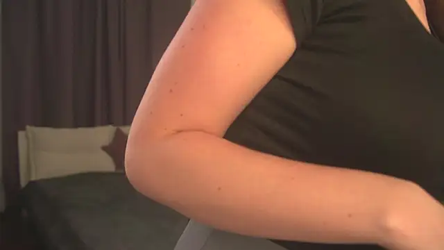 Olivia Farrell online show from October 25, 2025, 12:39 pm