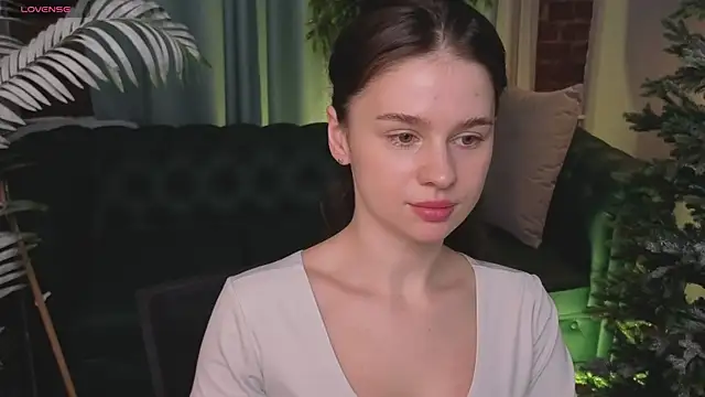 Olivia Farrell online show from December 2, 2025, 1:02 pm