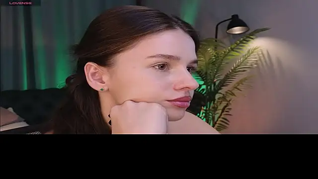 Olivia Farrell online show from October 20, 2025, 12:49 pm