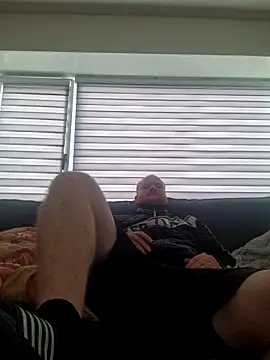 svenni2525 online show from October 18, 2025, 11:56 am