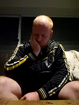 svenni2525 online show from October 13, 2025, 10:54 pm