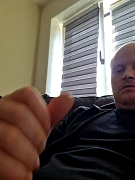 svenni2525 online show from September 30, 2025, 12:11 pm